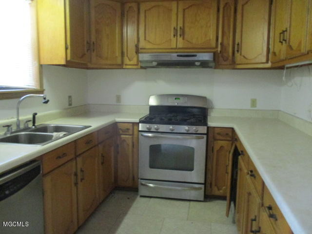 3800 Manchester Road Moss Point, MS 39562 - Photo 3 of 25 Manchester 8-2 024