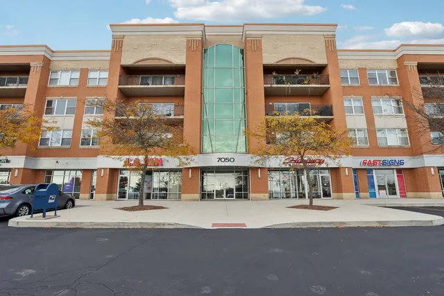 $260,000 | 7050 183rd Street, Unit 302, Tinley Park, IL 60477
