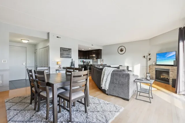 $260,000 | 7050 183rd Street, Unit 302, Tinley Park, IL 60477