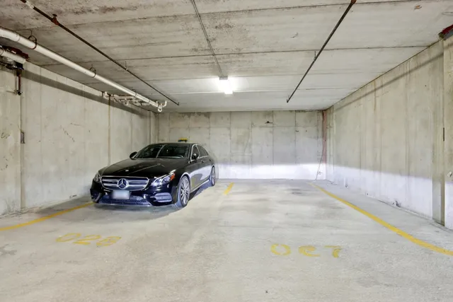 $260,000 | 7050 183rd Street, Unit 302, Tinley Park, IL 60477