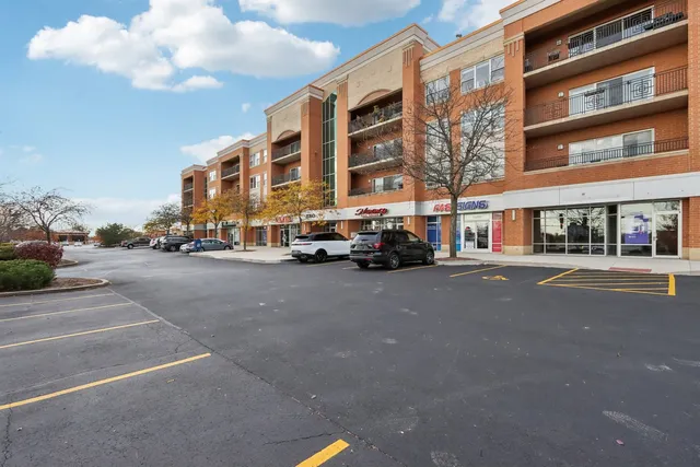 $260,000 | 7050 183rd Street, Unit 302, Tinley Park, IL 60477