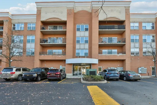 $260,000 | 7050 183rd Street, Unit 302, Tinley Park, IL 60477