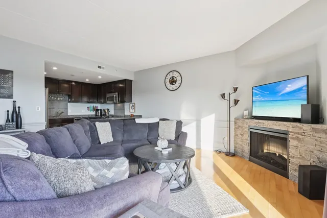 $260,000 | 7050 183rd Street, Unit 302, Tinley Park, IL 60477