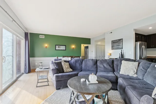 $260,000 | 7050 183rd Street, Unit 302, Tinley Park, IL 60477