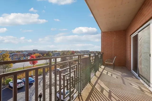 $260,000 | 7050 183rd Street, Unit 302, Tinley Park, IL 60477