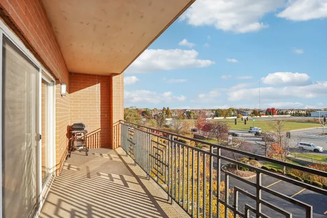 $260,000 | 7050 183rd Street, Unit 302, Tinley Park, IL 60477