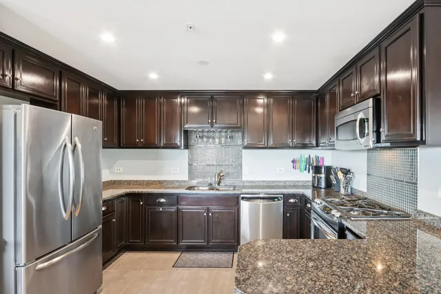 $260,000 | 7050 183rd Street, Unit 302, Tinley Park, IL 60477