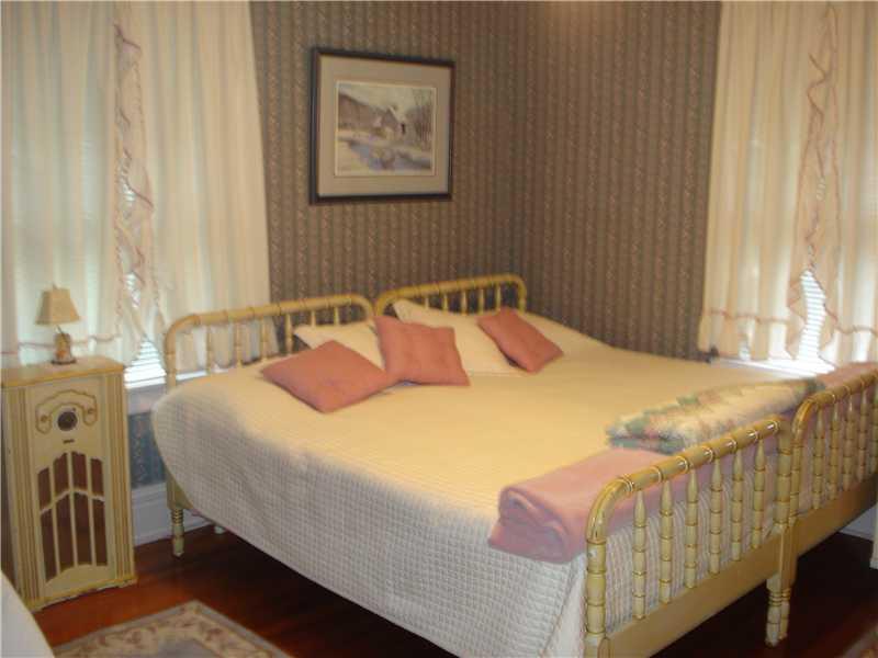 905 Alcoma Street Sharon, PA 16146 - Photo 11 of 13 Bedroom.