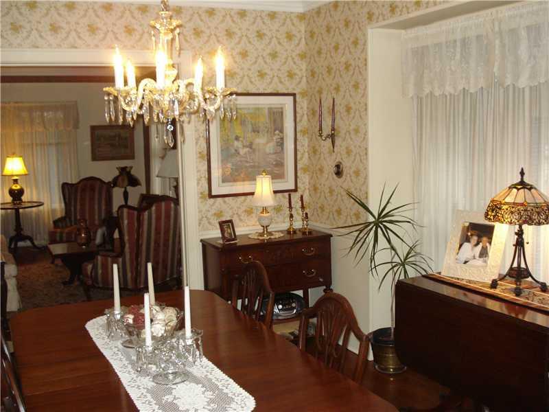 905 Alcoma Street Sharon, PA 16146 - Photo 4 of 13 Dining Room.