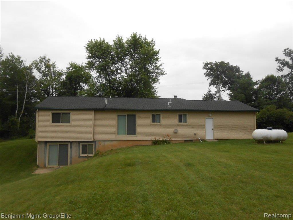 3448 Pingree Road Howell, MI 48843 - Photo 4 of 8 DSCN1618.JPG