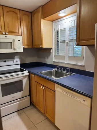 $1,975 | 9911 Sandalfoot Boulevard, Unit 105, Boca Raton, FL 33428