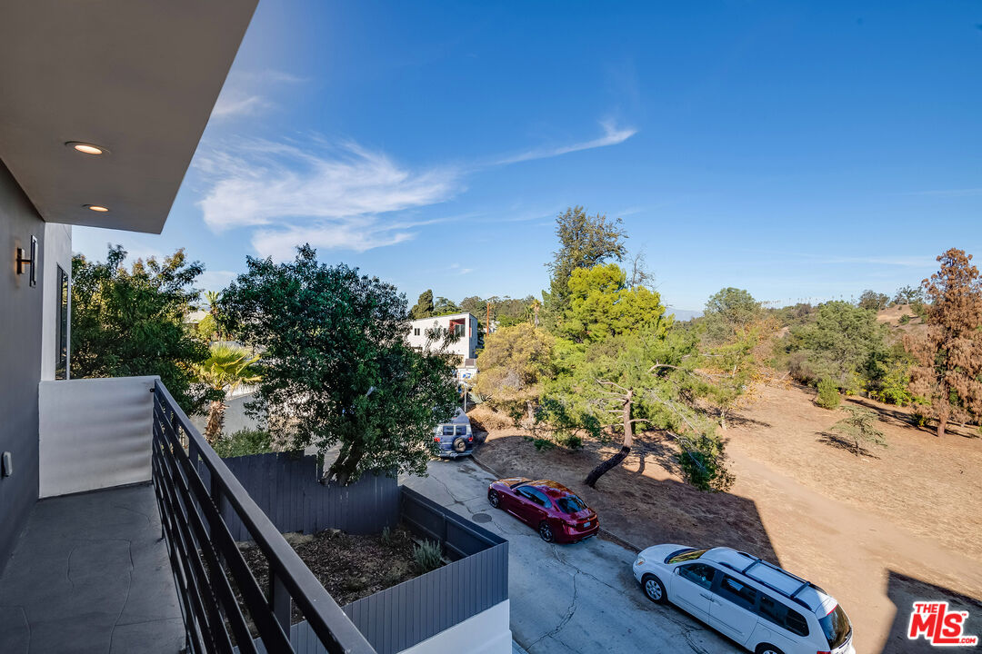 1663 Sargent Court Los Angeles, CA 90026 - Photo 16 of 20 a view of outdoor space and garden