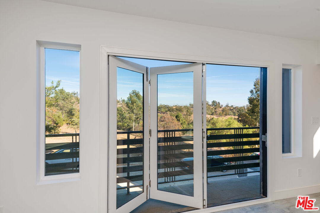 1663 Sargent Court Los Angeles, CA 90026 - Photo 8 of 20 a view of a city from a room