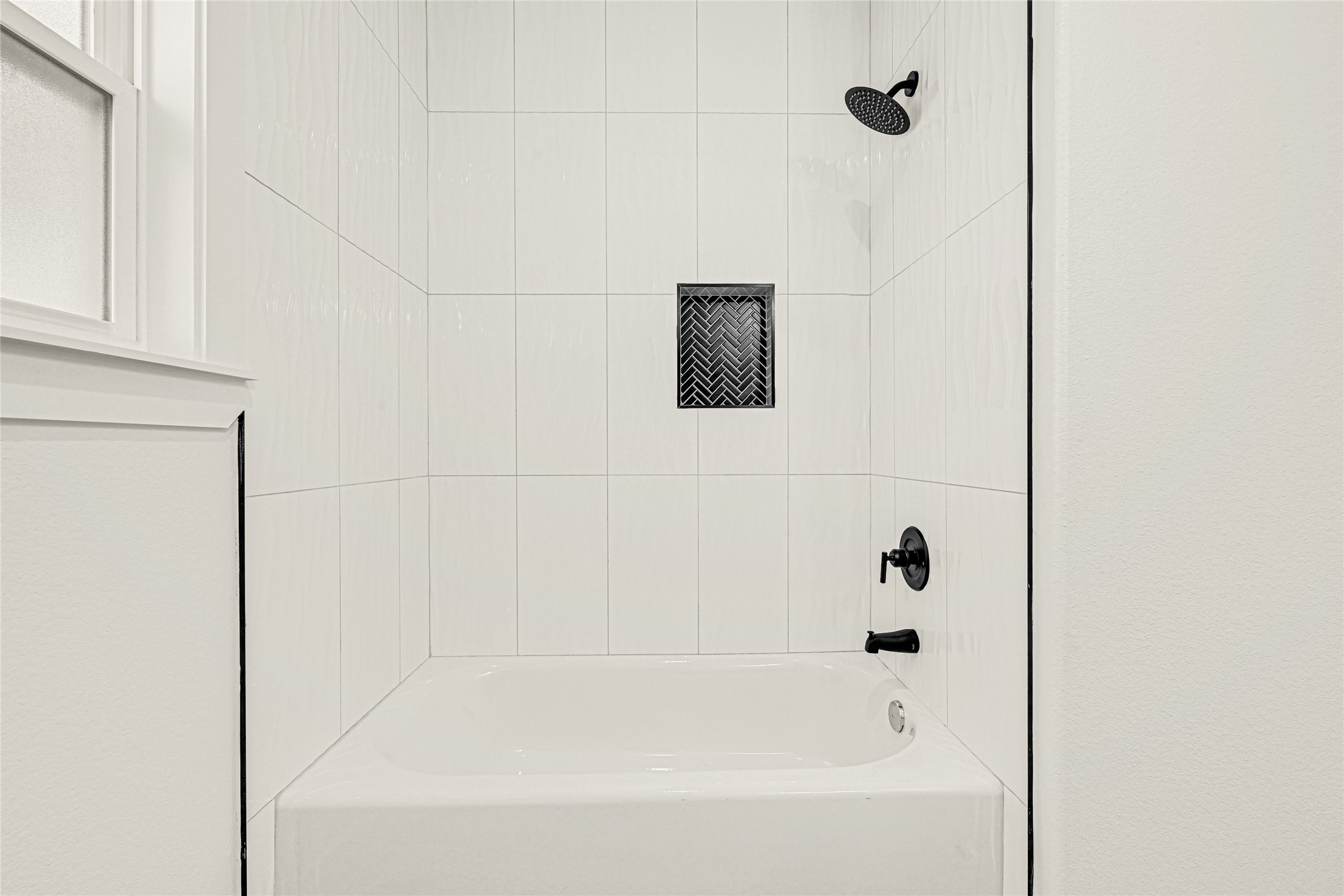 105 Bledsoe Street Prairie View, TX 77446 - Photo 27 of 35 Second bath with tub/shower combo