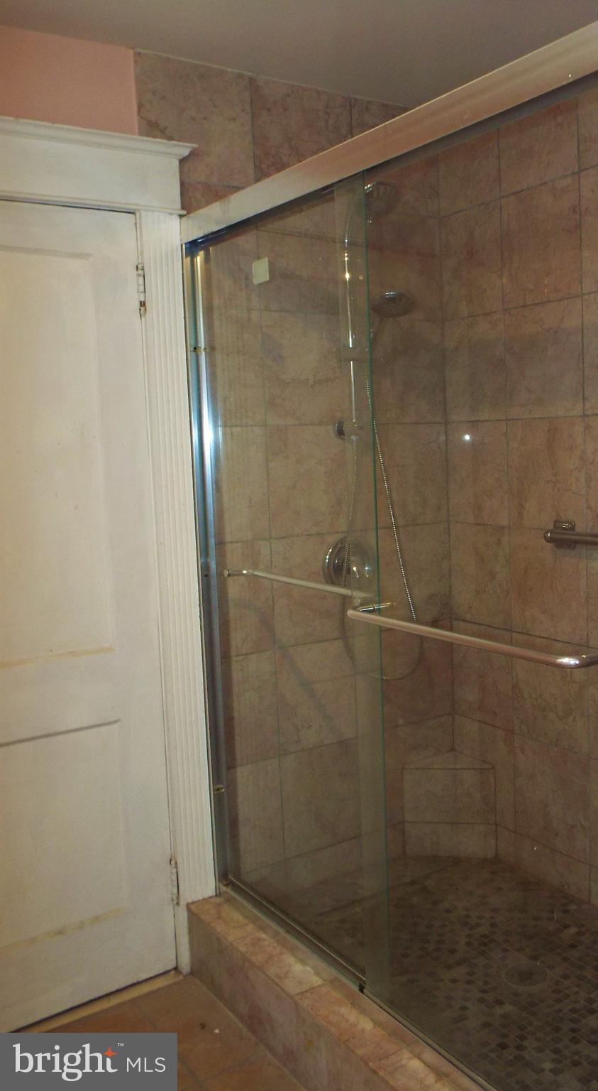 220 Ashby Road Upper Darby, PA 19082 - Photo 13 of 27 Large Shower