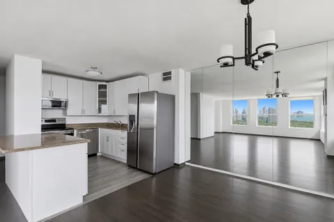 $725,000 | 2626 North Lakeview Avenue, Unit 1903, Chicago, IL 60614