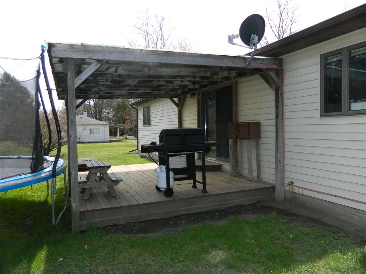 5817 South Huron Road Pinconning, MI 48650 - Photo 26 of 26 1886048-25.JPG