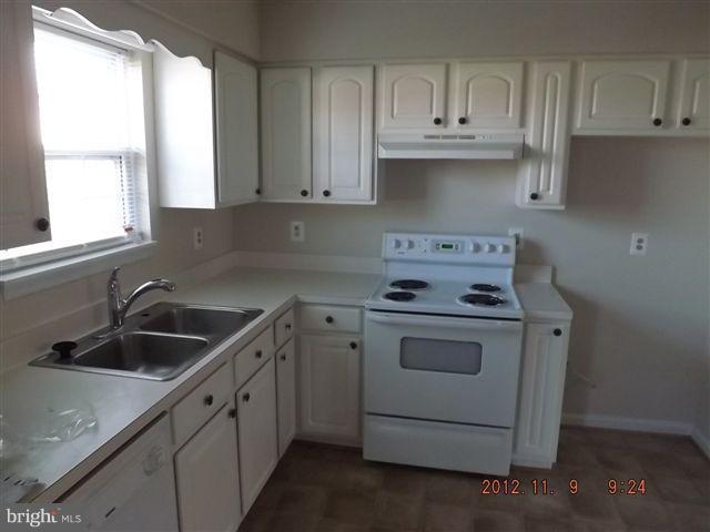 307 Woodrow Road Winchester, VA 22602 - Photo 4 of 16 Kitchen