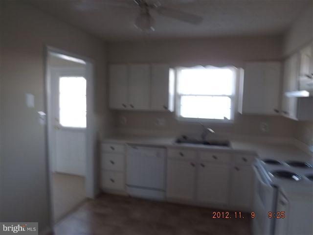 307 Woodrow Road Winchester, VA 22602 - Photo 6 of 16 Kitchen