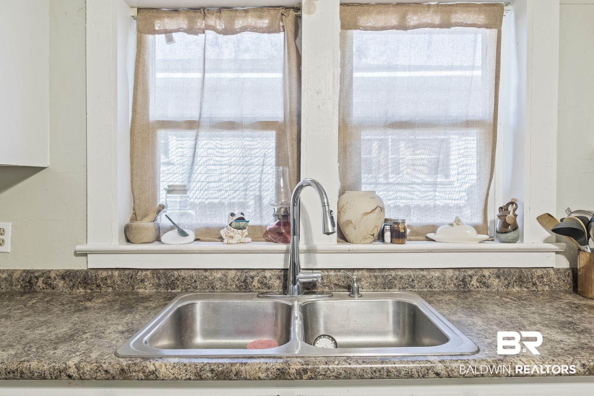 707 North Cedar Street Foley, AL 36535 - Photo 20 of 69 Room details featuring sink
