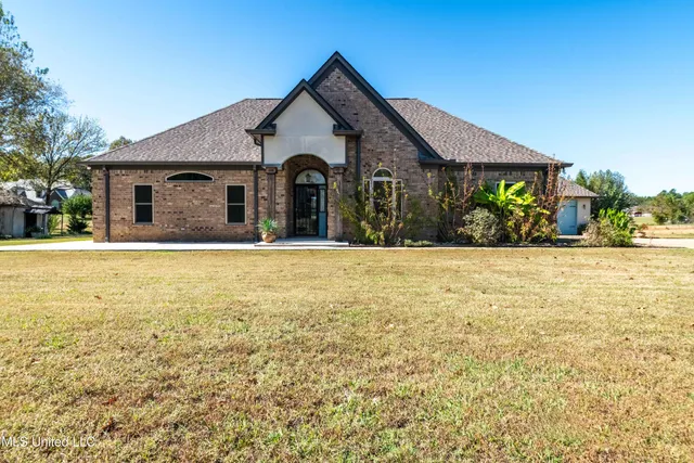 $350,000 | 196 Moore Crossing South, Byhalia, MS 38611