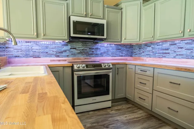 $350,000 | 196 Moore Crossing South, Byhalia, MS 38611