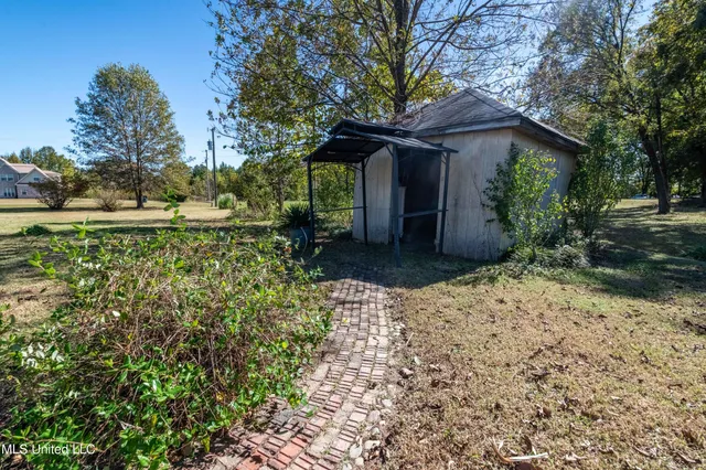 $350,000 | 196 Moore Crossing South, Byhalia, MS 38611