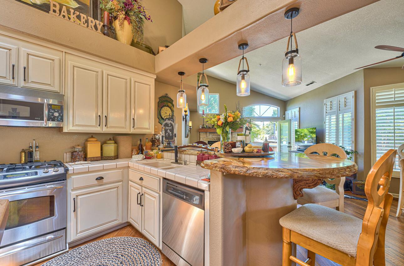17763 Riverbend Road Salinas, CA 93908 - Photo 9 of 39 Gallery Image 9