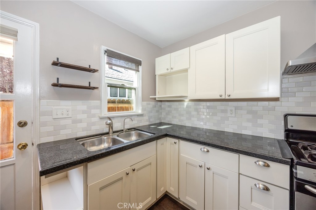 306 South Center Street Redlands, CA 92373 - Photo 12 of 23
