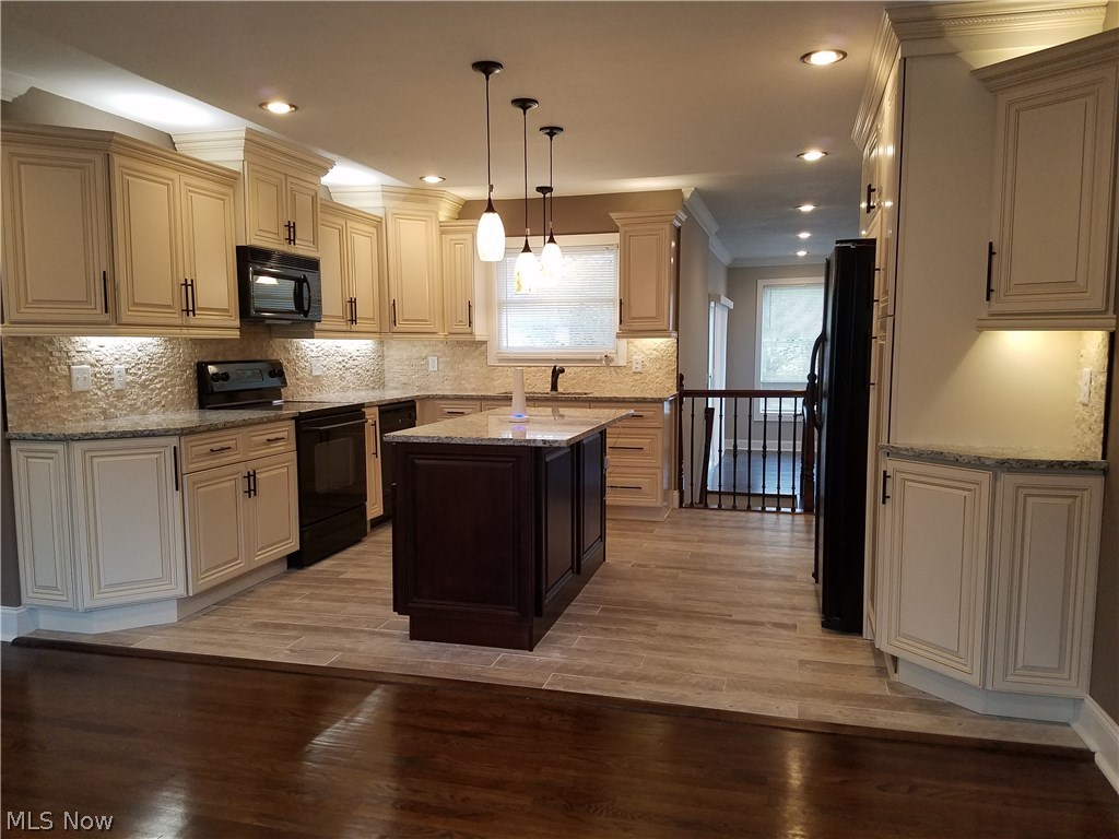 1135 Homestead Road Cleveland, OH 44121 - Photo 7 of 21