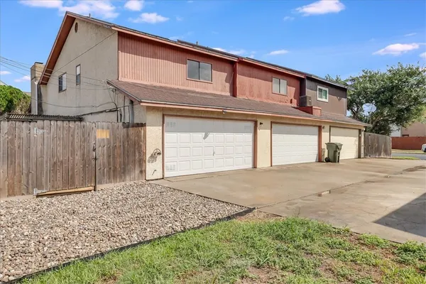 a view of a house with backyard and porch