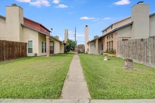 $1,545 | 11205 Willowood Creek Drive, Unit C, Corpus Christi, TX 78410