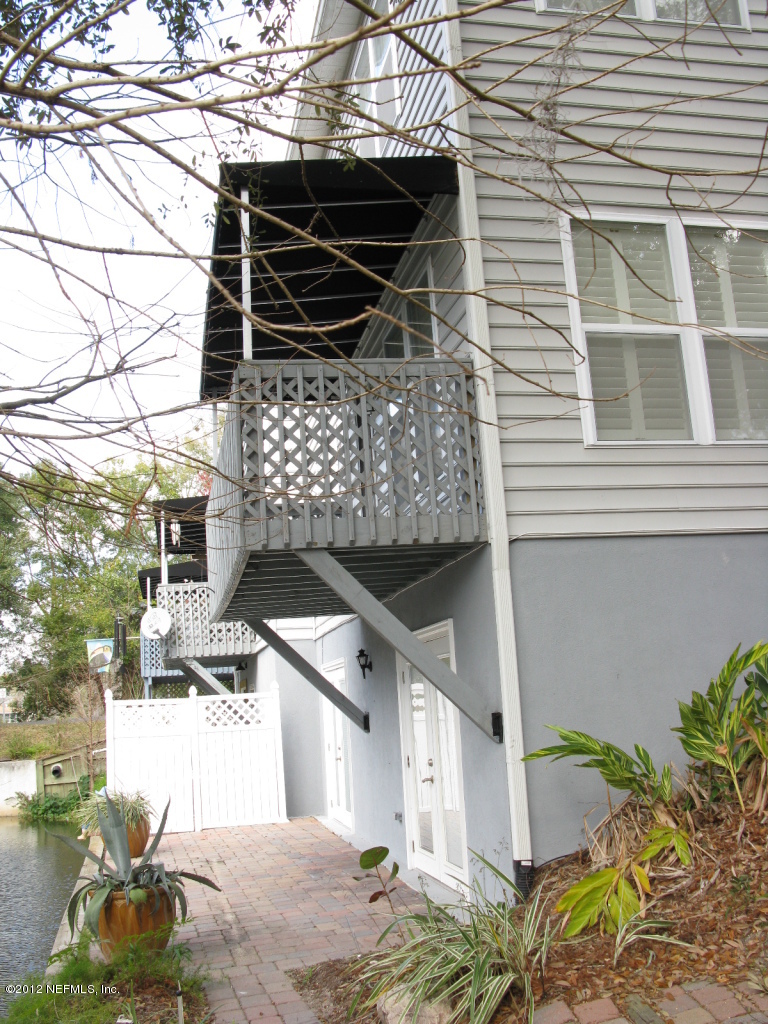 5428 Stanford Road Jacksonville, FL 32207 - Photo 3 of 20 a house view with a backyard space
