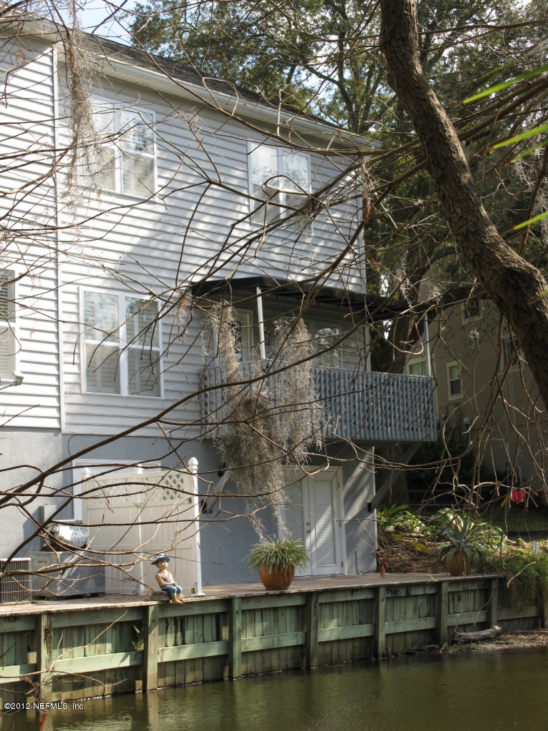 5428 Stanford Road Jacksonville, FL 32207 - Photo 4 of 20 a view of house with pool