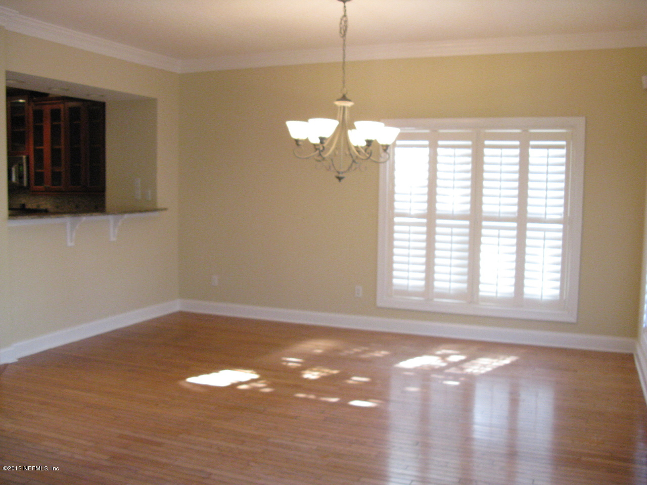 5428 Stanford Road Jacksonville, FL 32207 - Photo 7 of 20 a view of a livingroom with a window