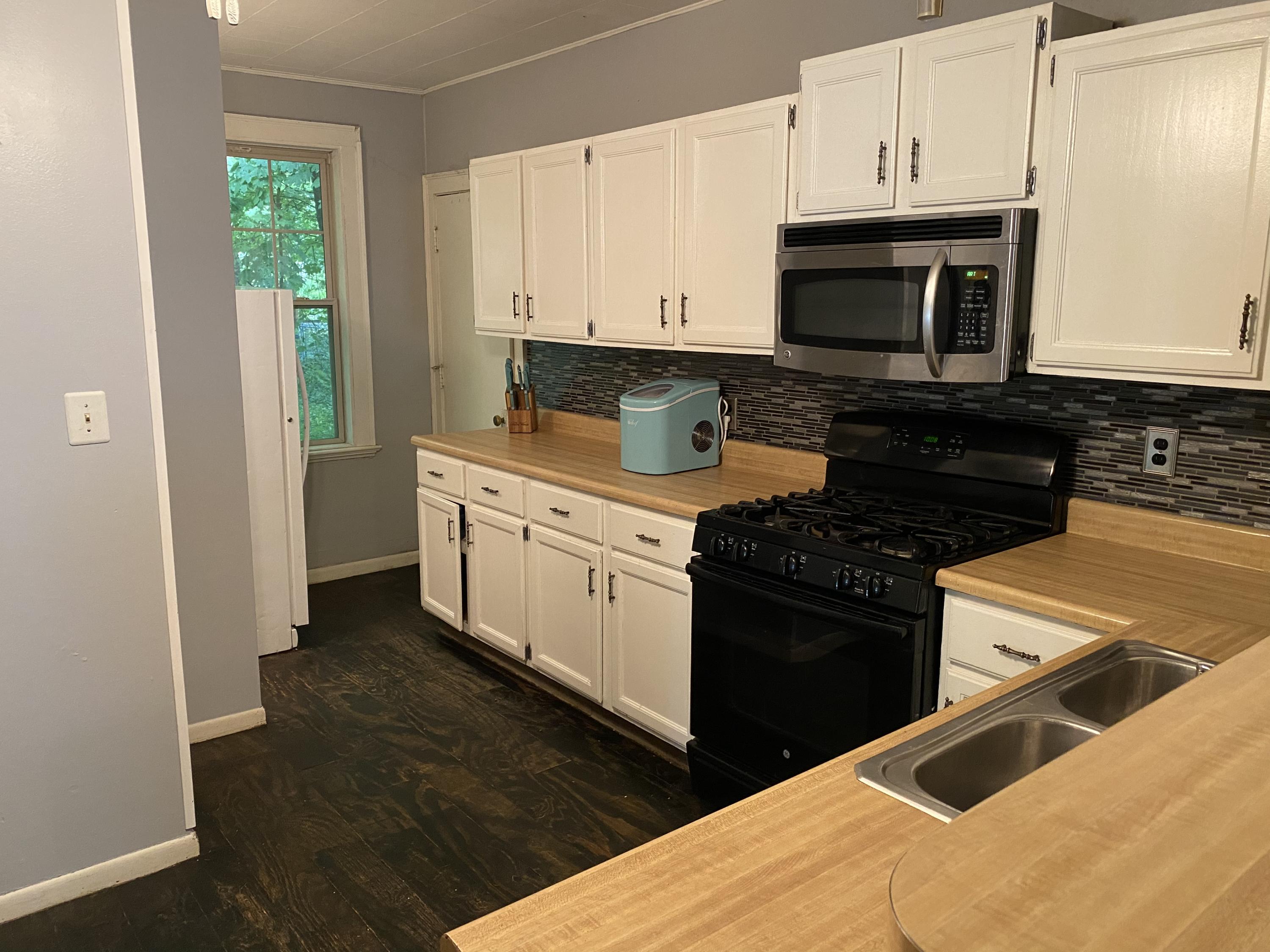 906 East Chicago Road Sturgis, MI 49091 - Photo 10 of 19 4A4798FF-AC0E-49EF-A729-B5F1AFF8E61D