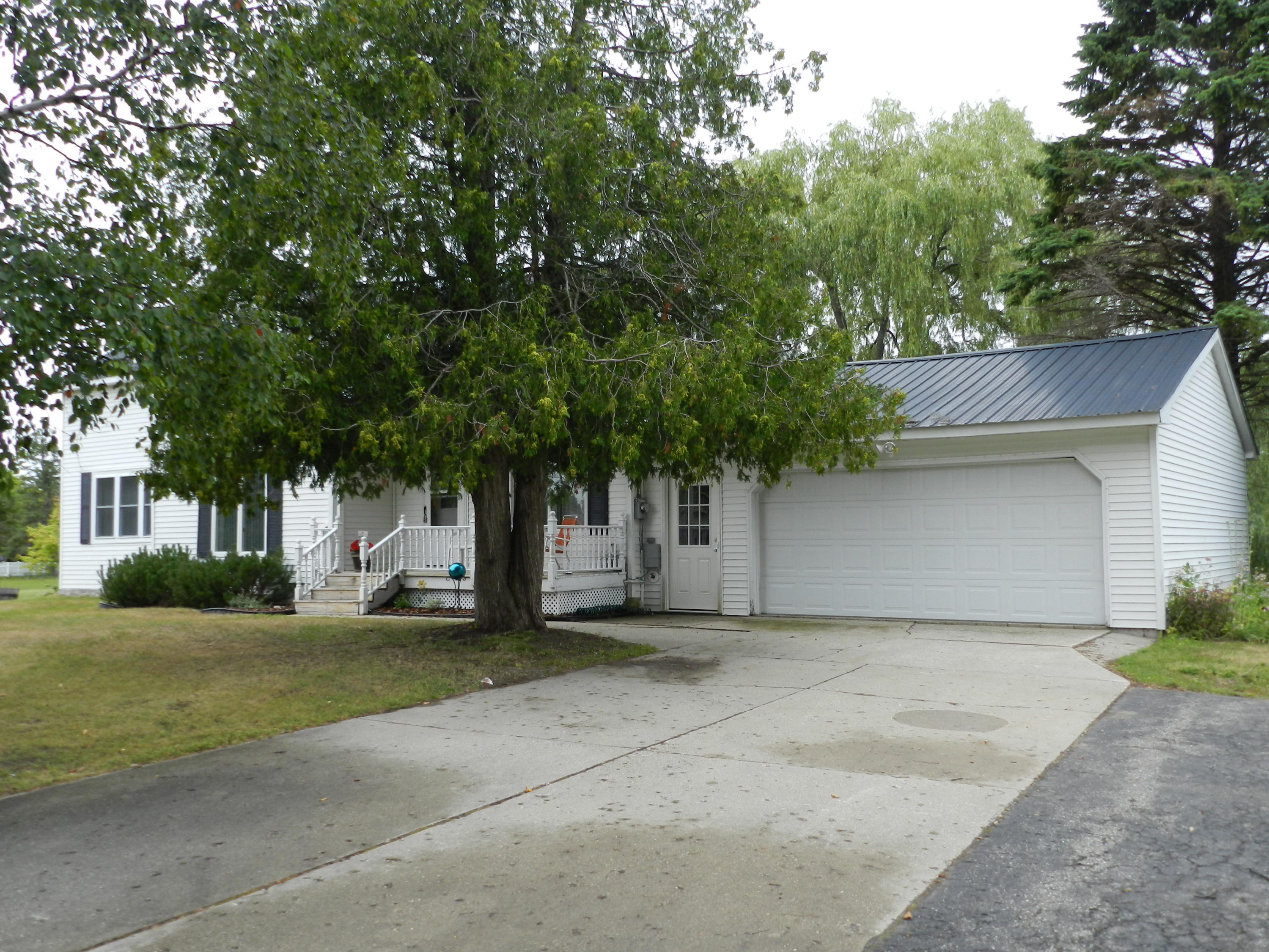 209 Abbott Street Cheboygan, MI 49721 - Photo 9 of 21 Gallery Image 9