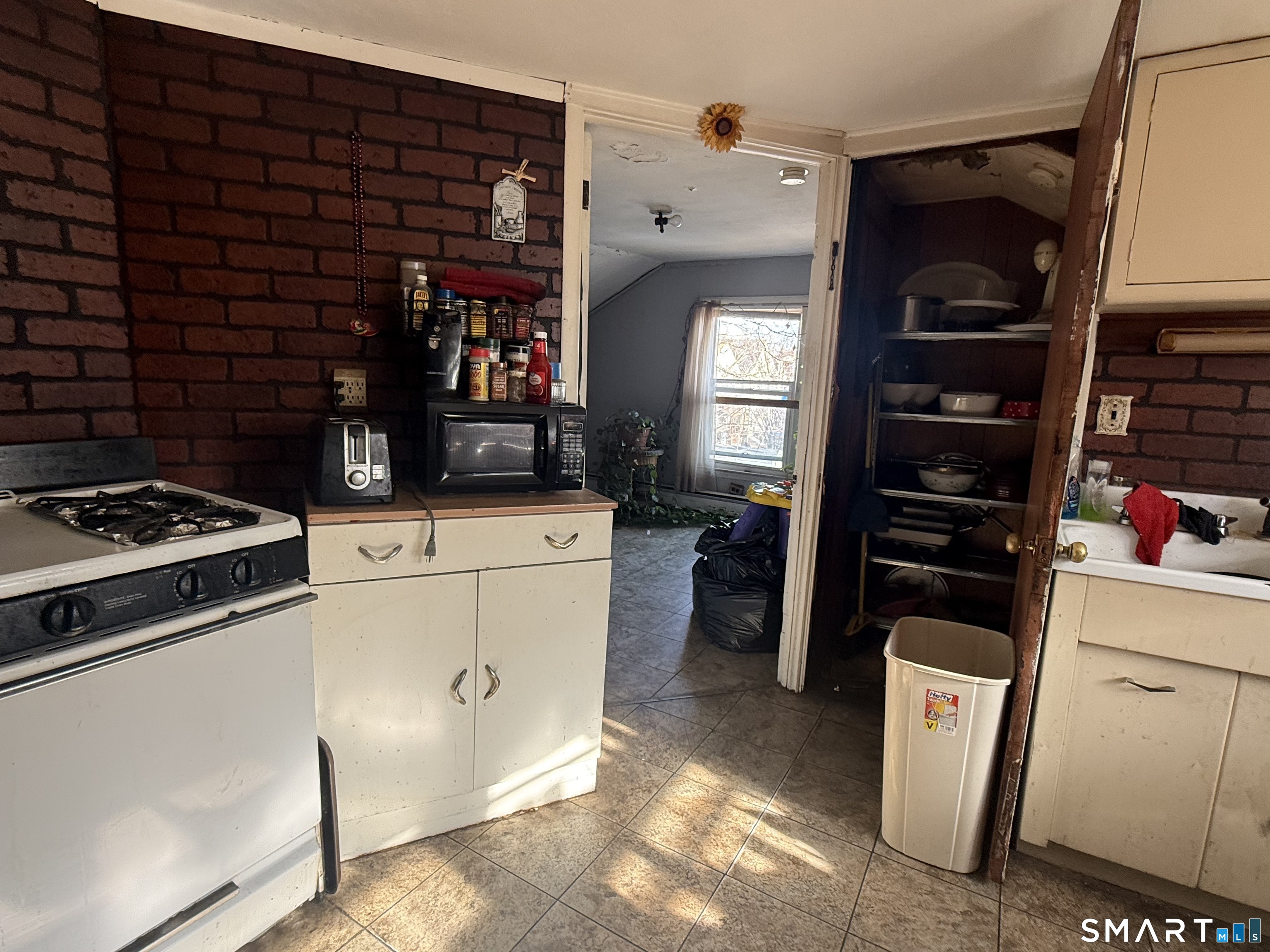 169 James Street New Haven, CT 06513 - Photo 15 of 30 a utility room with dryer and washer
