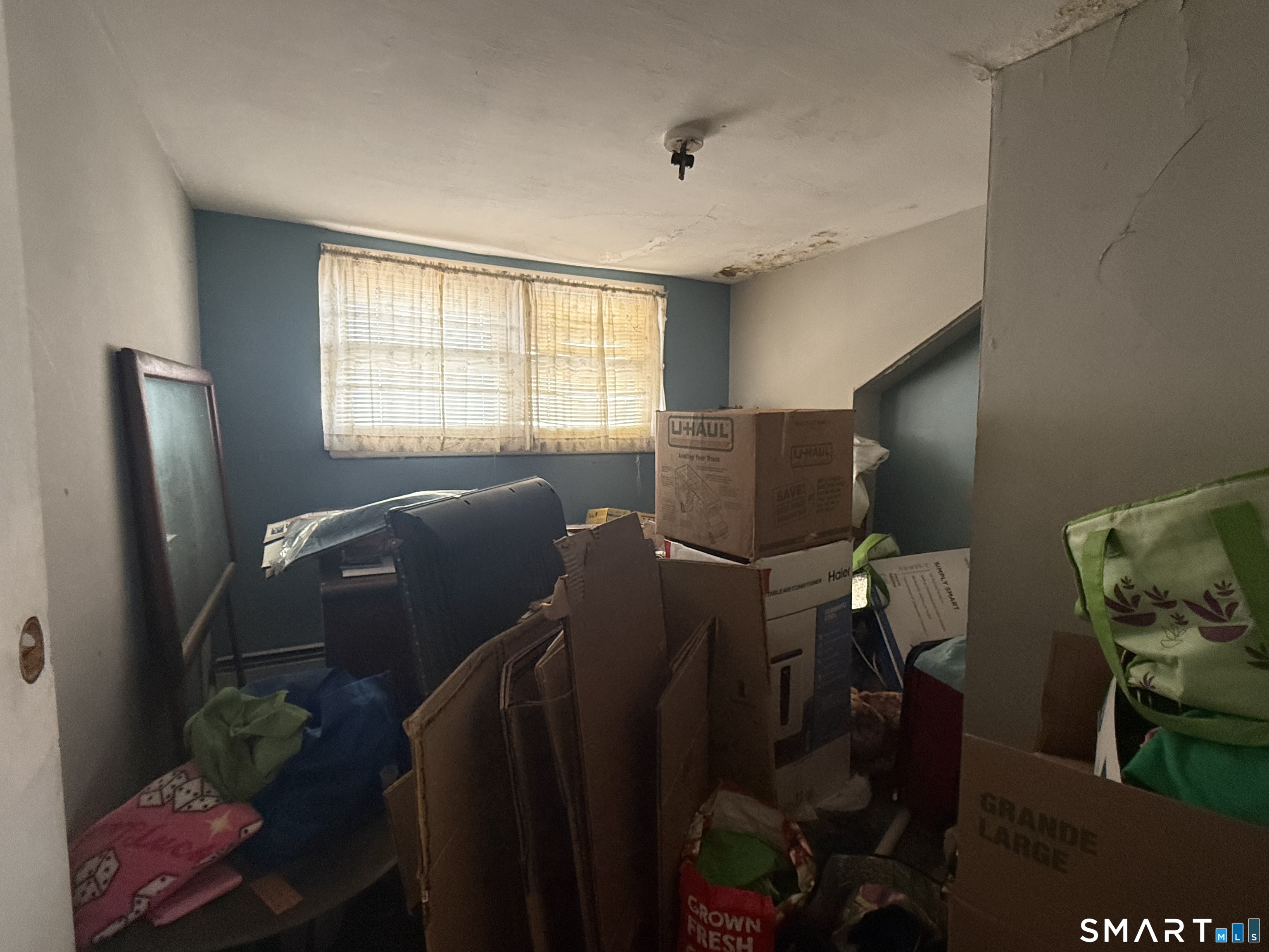 169 James Street New Haven, CT 06513 - Photo 9 of 30 a living room with furniture and a window