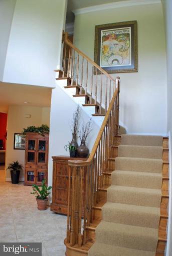 5231 Gunpowder Road Fairfax, VA 22030 - Photo 9 of 30 Entrance / Foyer
