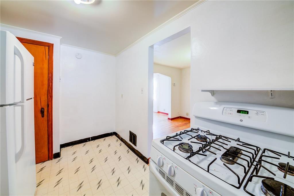 210 East Garden Road Pittsburgh, PA 15227 - Photo 7 of 23 equipped kitchen