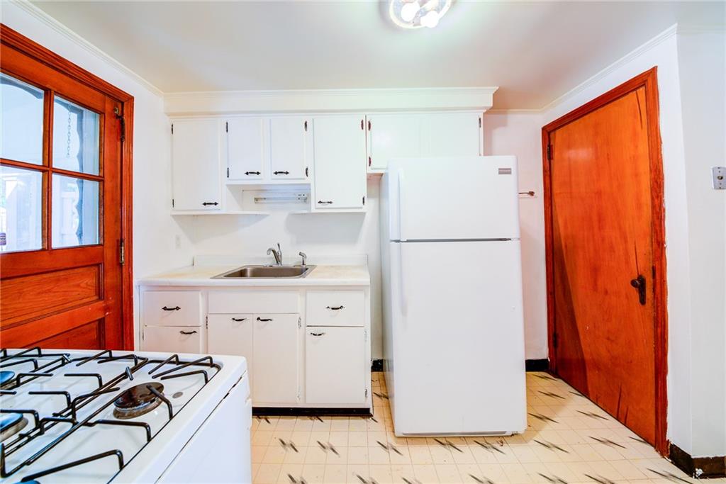 210 East Garden Road Pittsburgh, PA 15227 - Photo 9 of 23 very clean