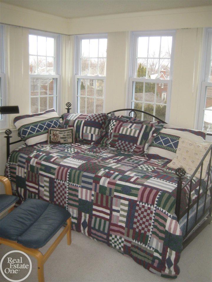 1624 Hawthorne Road Grosse Pointe, MI 48236 - Photo 29 of 56 31312336-28.JPG