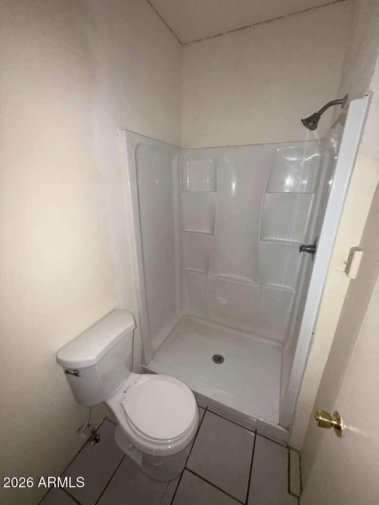 830 East 9th Street, Unit 3 Douglas, AZ 85607 - Photo 14 of 17 a bathroom with a shower and toilet