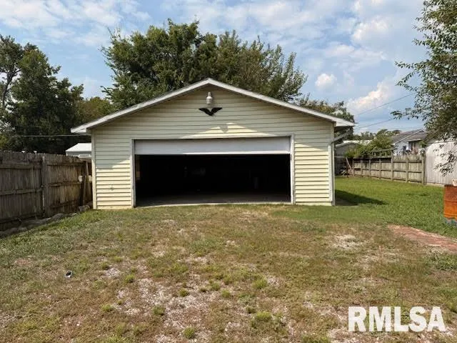 $62,000 | 210 West Lincoln Street, Harrisburg, IL 62946