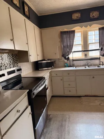 $62,000 | 210 West Lincoln Street, Harrisburg, IL 62946