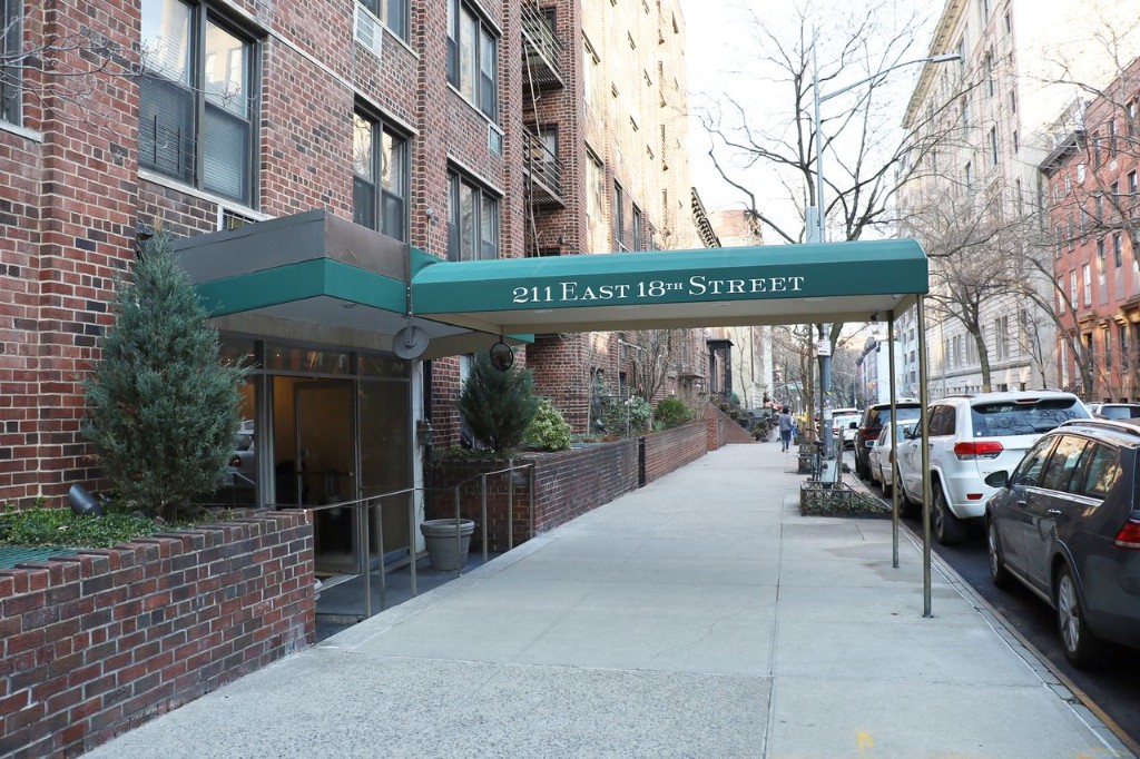 211 East 18th Street, Unit 2P Manhattan, NY 10003 - Photo 17 of 18 a view of a building with sitting area and garden