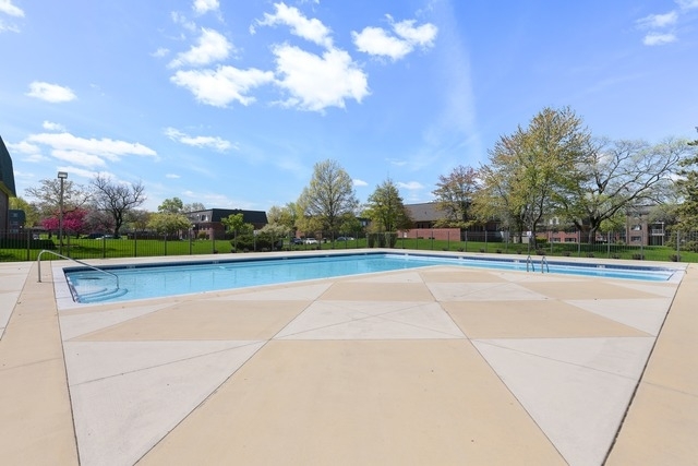 920 Ridge Square, Unit 216 Elk Grove Village, IL 60007 - Photo 12 of 12 a view of a basket ball ground
