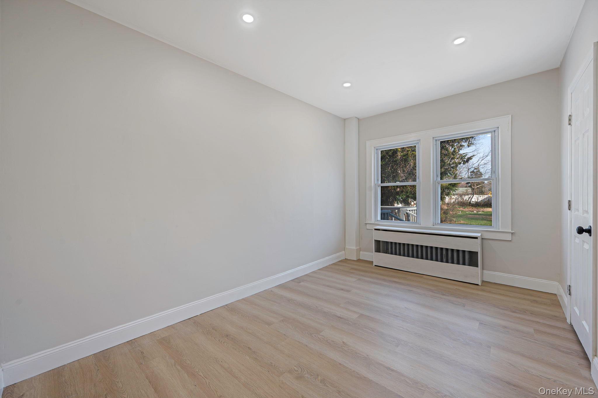 17 Riverside Street Amityville, NY 11701 - Photo 12 of 40