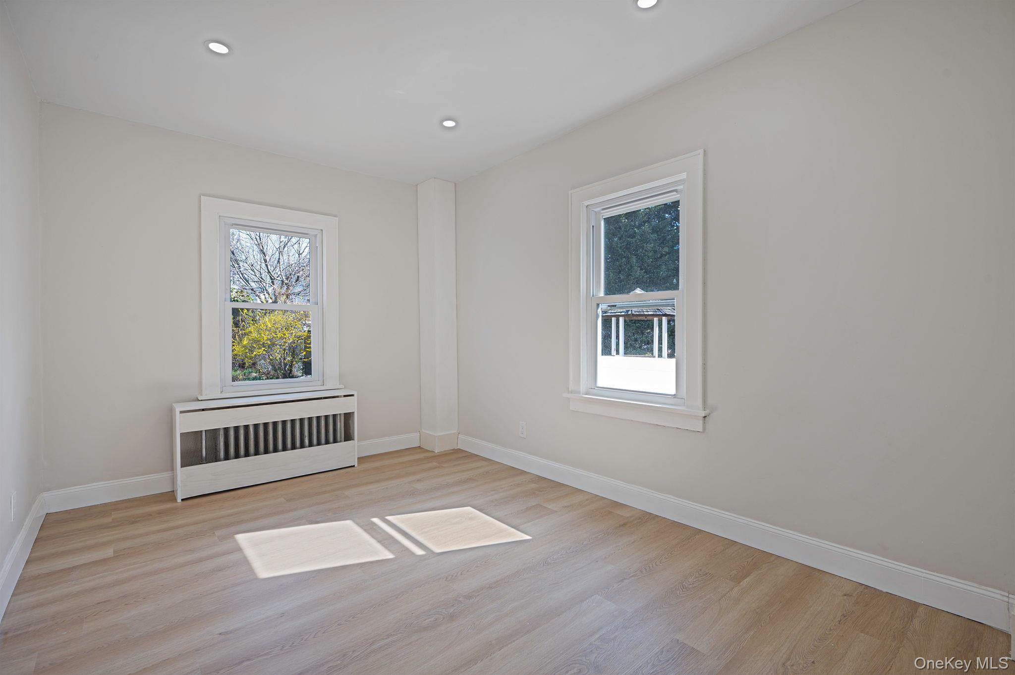 17 Riverside Street Amityville, NY 11701 - Photo 15 of 40